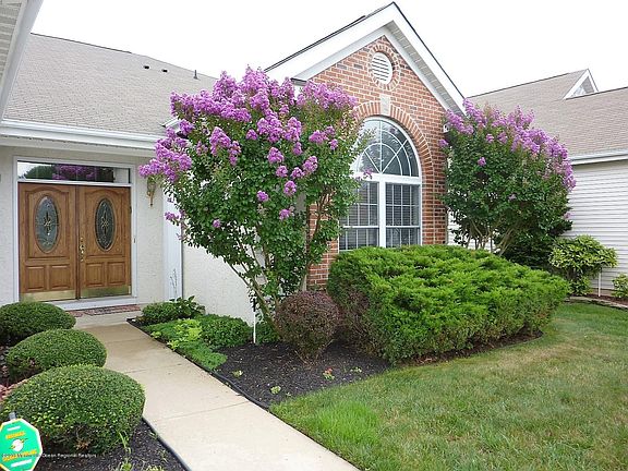 4th image of 61 Baltusrol Dr