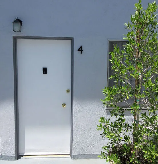 1400 N Fairfax Ave — Photo 3