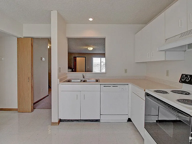 Prairie Village Residences — Photo 4