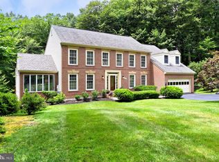 6812 Old Stone Fence Rd, Fairfax Station, VA 22039