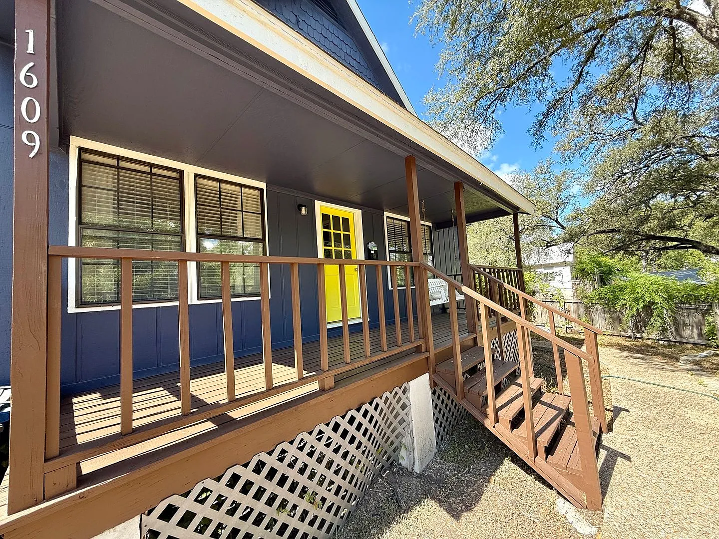 4/3 Home in Clarksville! Incredible location! Available for mid-July! — Photo 3