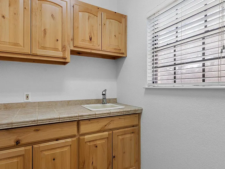 10808 Dedeke Dr — Photo 23