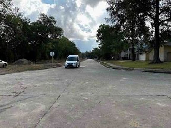Exterior Neighborhood (street photo)