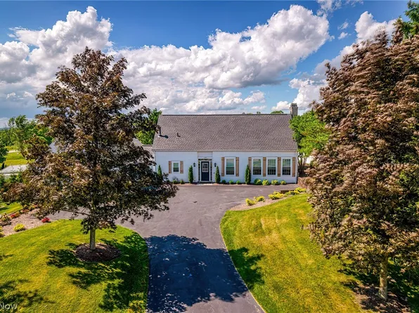 329 Rainbows End, Aurora, OH 44202