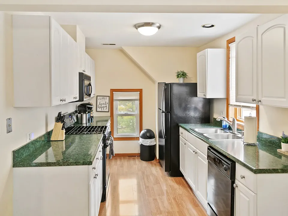 301 W Park Ave #2