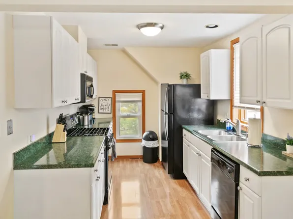 301 W Park Ave, Libertyville, IL
