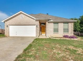 125 Timber Cross Ct, Azle, TX 76020