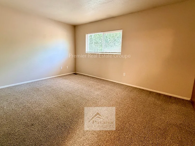 1221 Holland Park Blvd — Photo 10