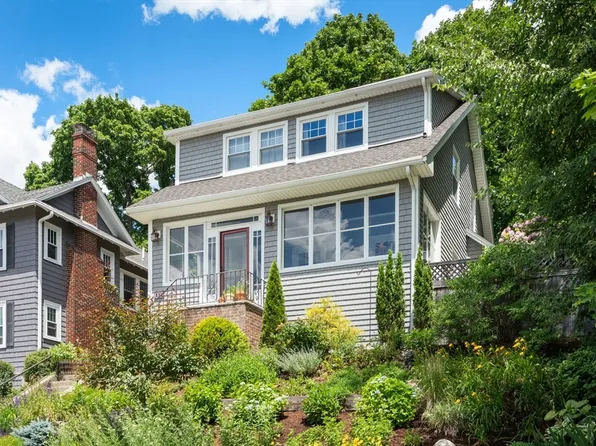 87 Redlands Rd, West Roxbury, MA 02132