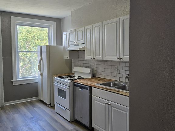 2nd image of 4115 Botanical Ave #2W