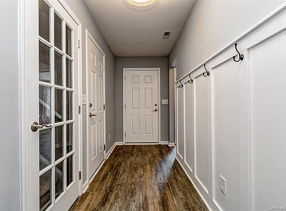 2nd image of 805 Marthas View Dr