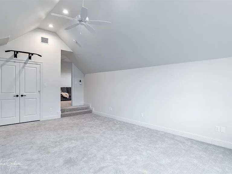 2112 Old Grove Cir — Photo 29