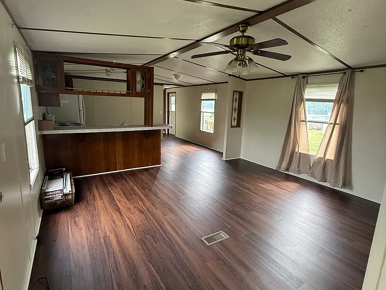 607 Sand Ln — Photo 3