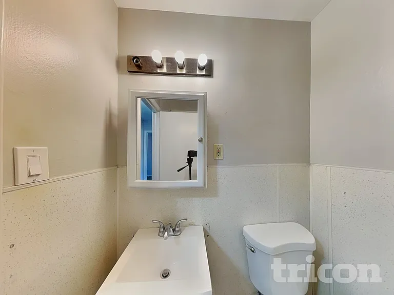 1370 University Ter — Photo 16