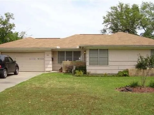 5030 Lakeshore Dr, Port Arthur, TX 77642