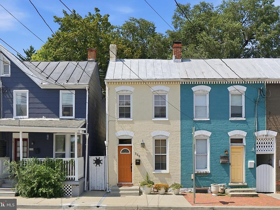 1st image of 225 Center St