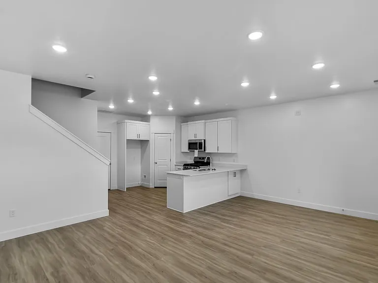 514 S 1215 W — Photo 3