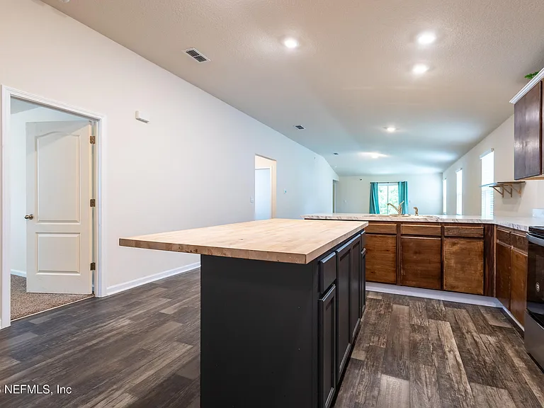 2446 Oak Stream Dr — Photo 9