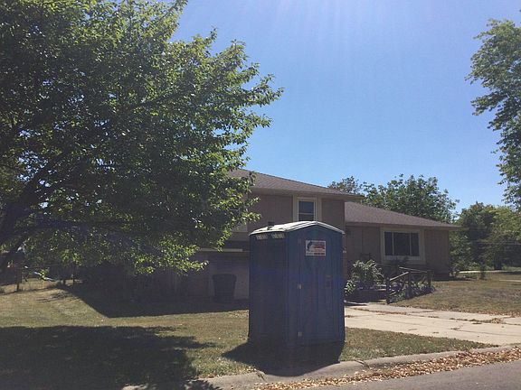 3rd image of 304 E Frazier St