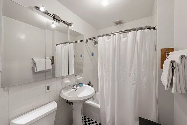 Rented by Nest Seekers International | media 19
