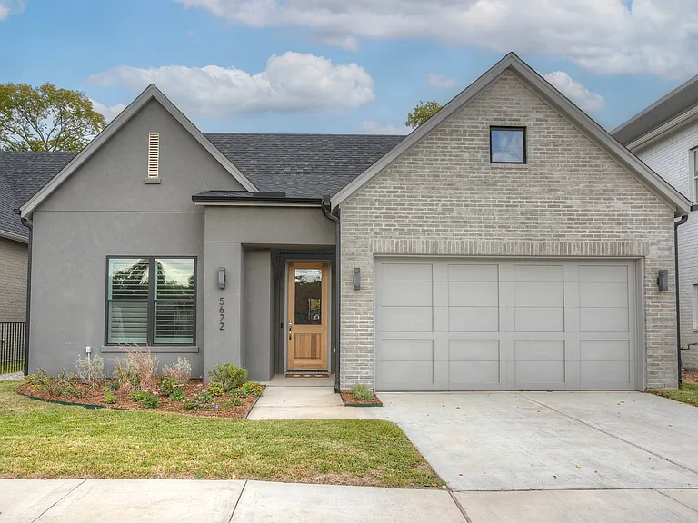 5622 Oaks Ln — Photo 3