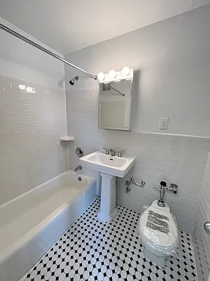 Rented by Olnick Organization | media 4