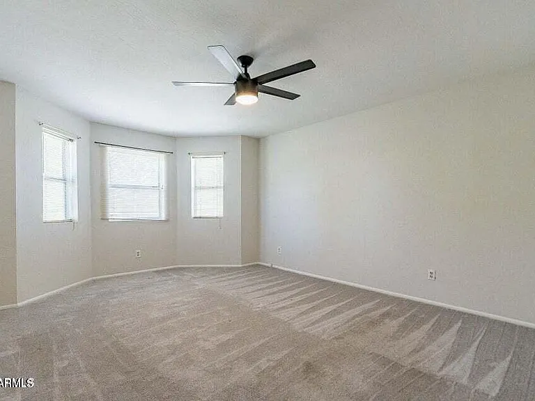 505 W Howe St — Photo 12