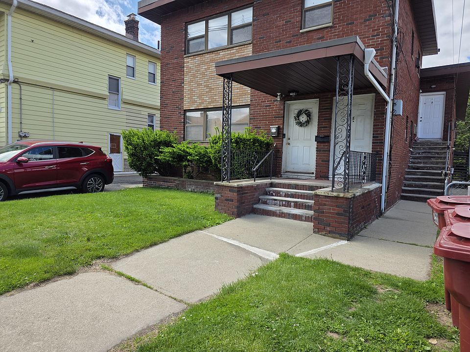 2nd image of 255 Centre St