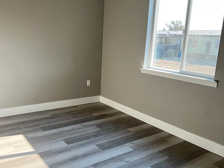 760 S 6th Ave — Photo 5