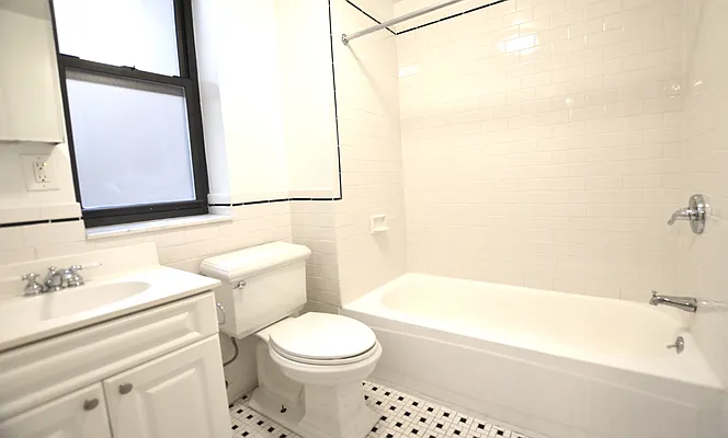 Rented by Manhattan Realty Group | media 13