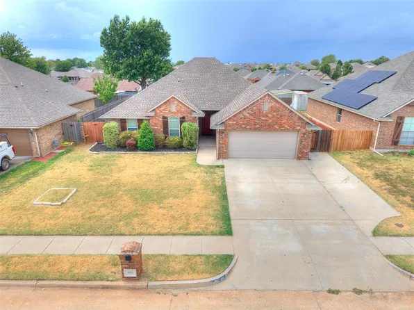 805 S Bouziden Dr, Moore, OK 73160