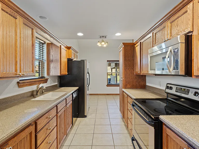 524 E Greenbriar Cir #524 — Photo 8