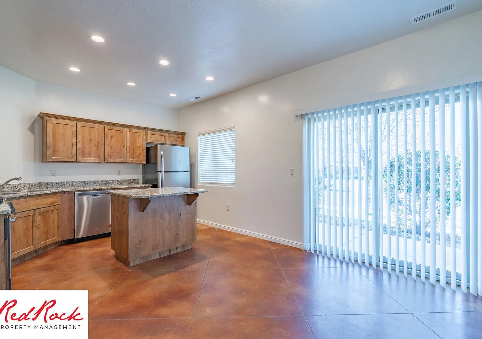 Dog Friendly! 3 Bedroom Townhome — Photo 2