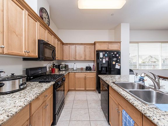 3rd image of 1325 N Minden Ct