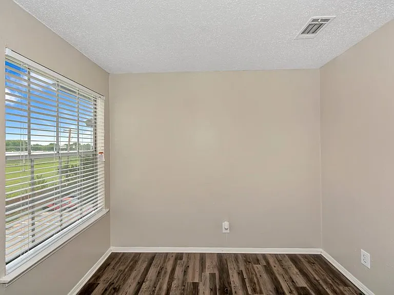 Oak Meadow Apartments — Photo 23