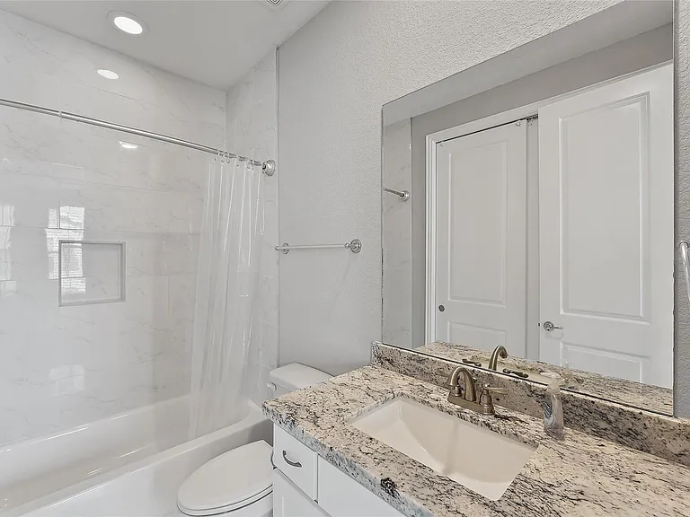 1221 W 19th St #B — Photo 18