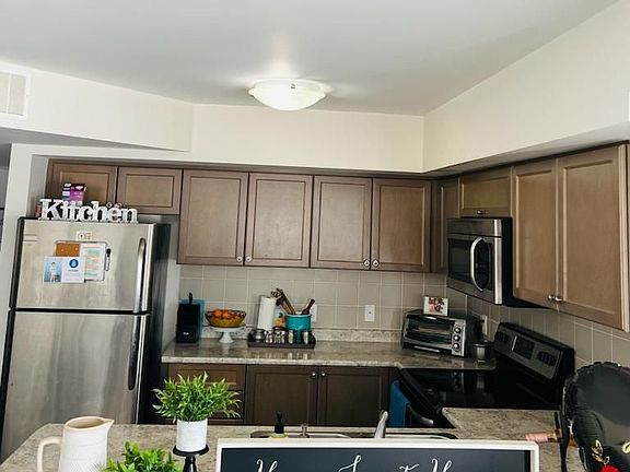 2nd image of 2441 Greenwich Dr #128