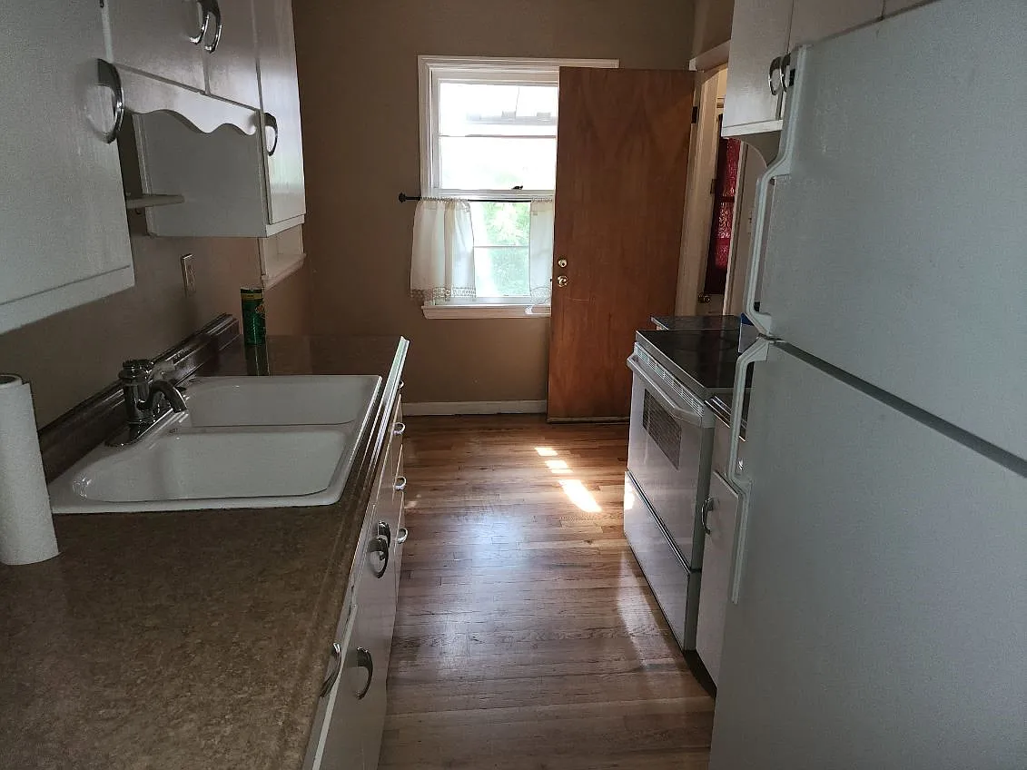 4 bed, $1,750 — Photo 3