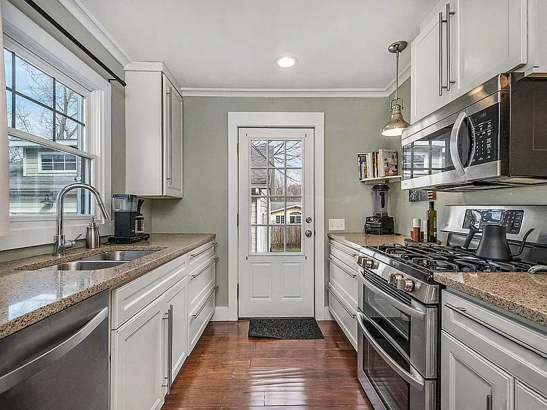 1452 Eastlawn Rd SE — Photo 6