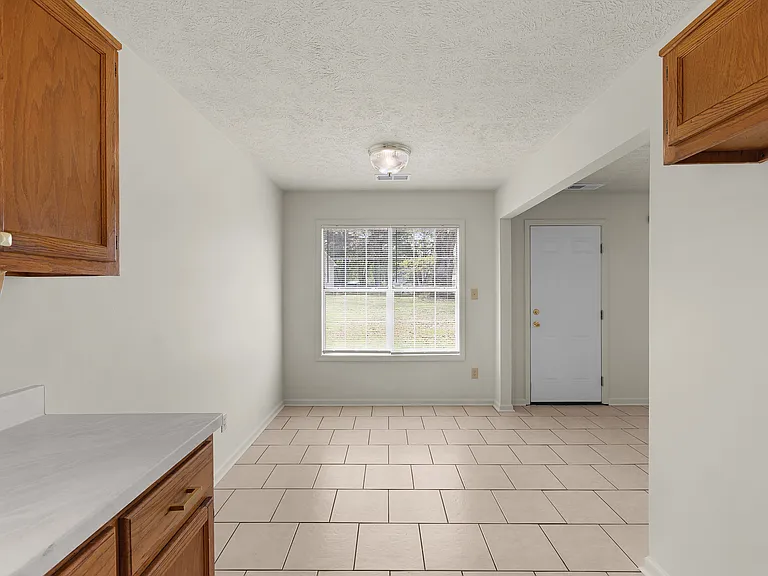 37 Manchester Bay — Photo 11