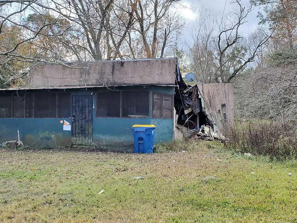 2nd image of 5844 Droad St