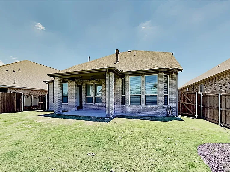 1552 Seminole Dr — Photo 24