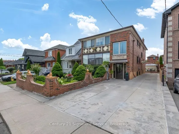 524 Silverthorn Ave, Toronto, ON M6M 3H7