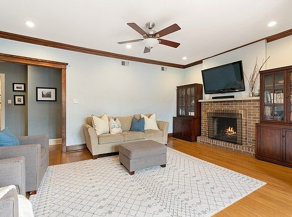 4th image of 844 W Gunnison St #3E