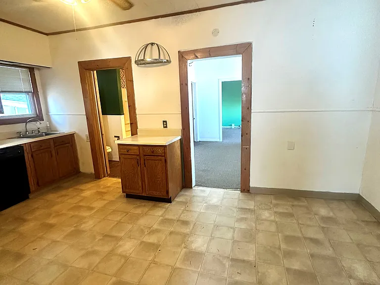 6 Oak St E #1 — Photo 3