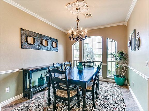 5th image of 2108 E North Lake View Ln