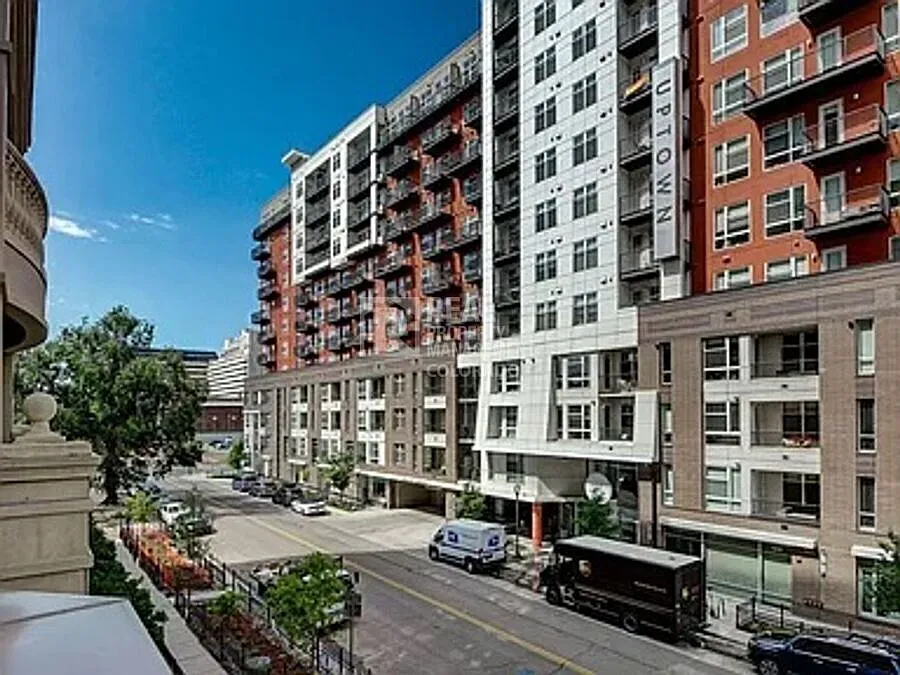 Modern 2-Bedroom Apartment in the Heart of Denver - 1950 N Logan St Apt 302 — Photo 2