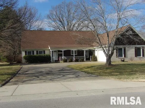 101 Saint Marys Dr, Harrisburg, IL 62946