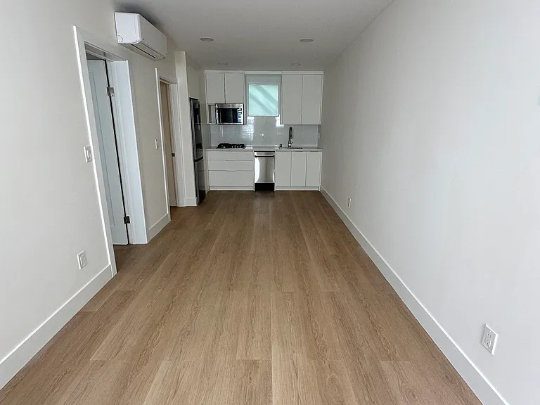 31-35 Salmon St — Photo 2