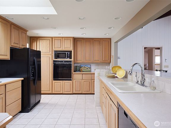 5th image of 1985 Hilbrooke Drive